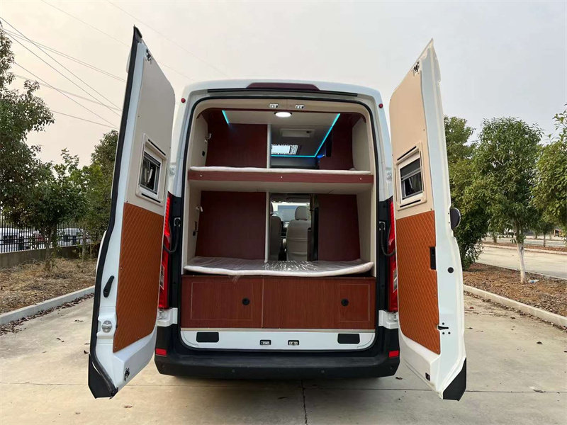 大通V90加長軸超高頂B型房車傲旅雅舒特房車