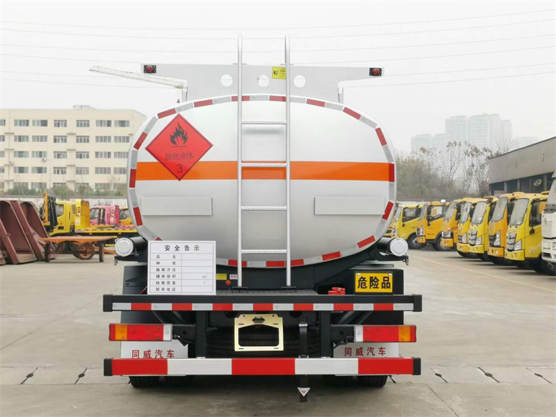 十噸油罐車東風(fēng)性價(jià)比高