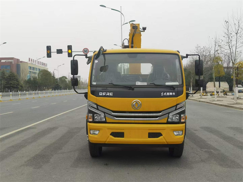 東風多利卡D8帶吊一托二清障車