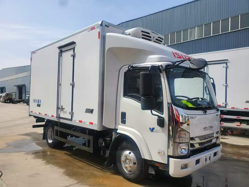 慶鈴五十鈴M100藍(lán)牌冷藏車