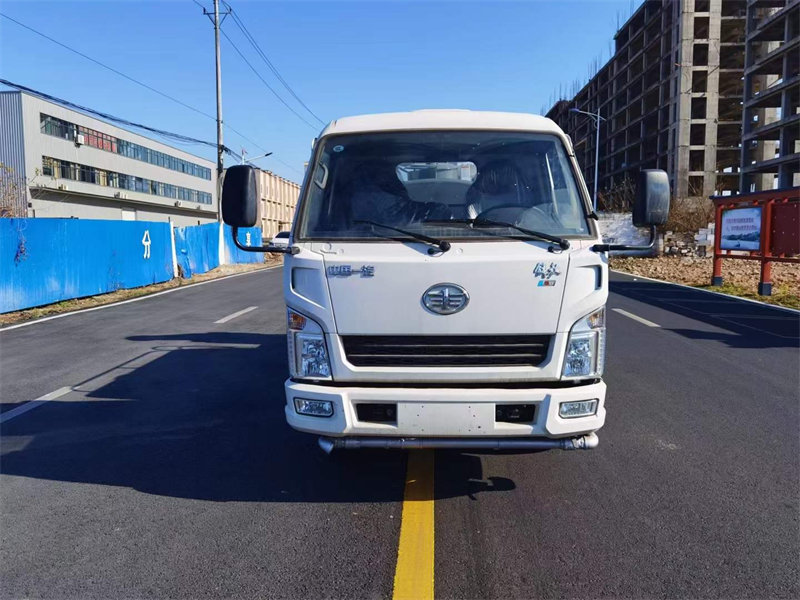 解放藍(lán)牌灑水車帶霧炮