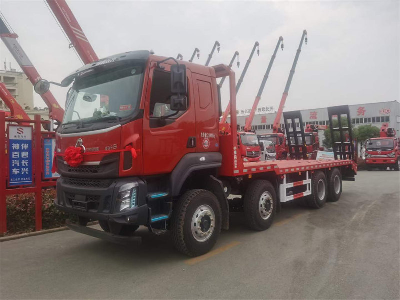 柳汽平板車(chē)準(zhǔn)備發(fā)車(chē)