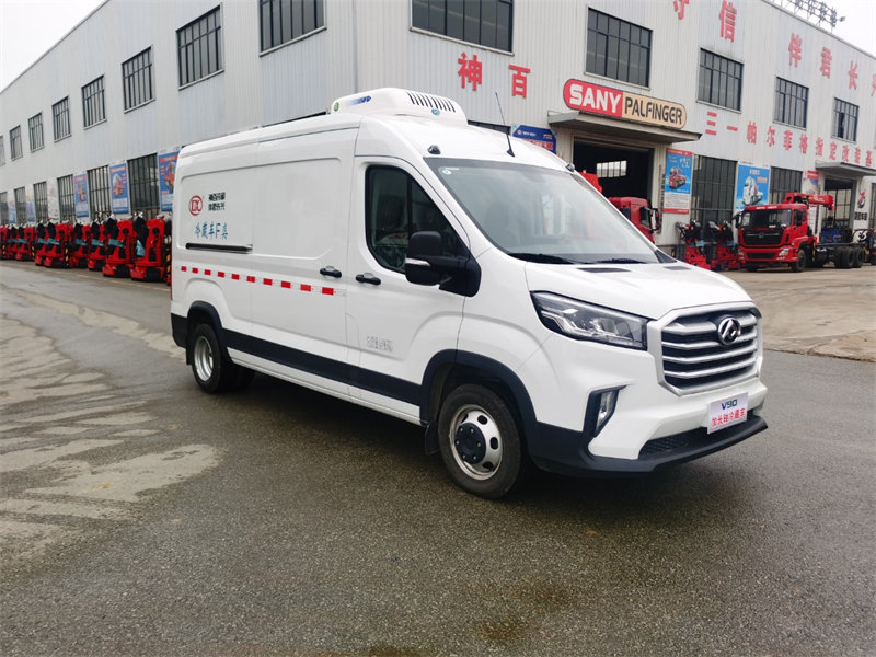 上汽大通V90柴油面包冷藏車