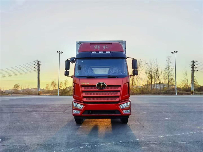 6.8米解放鮮活水產(chǎn)品運輸車