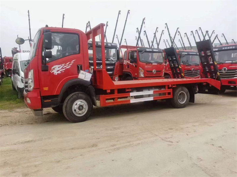 重汽王牌平板車3900軸距