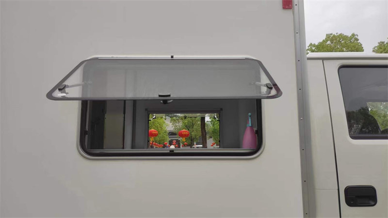 江鈴順達(dá)自由移動小型核酸檢測車