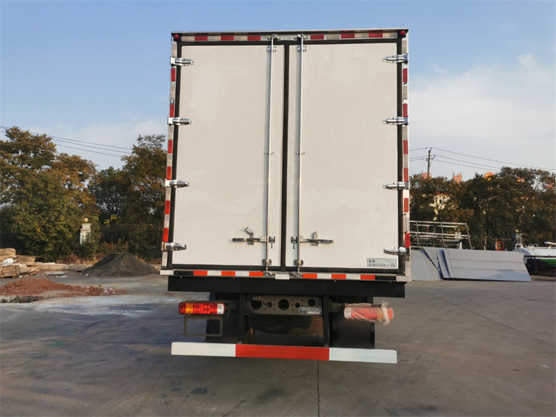 重汽汕德卡6.8米冷藏車