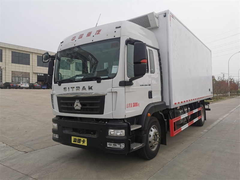 重汽汕德卡6.8米冷藏車