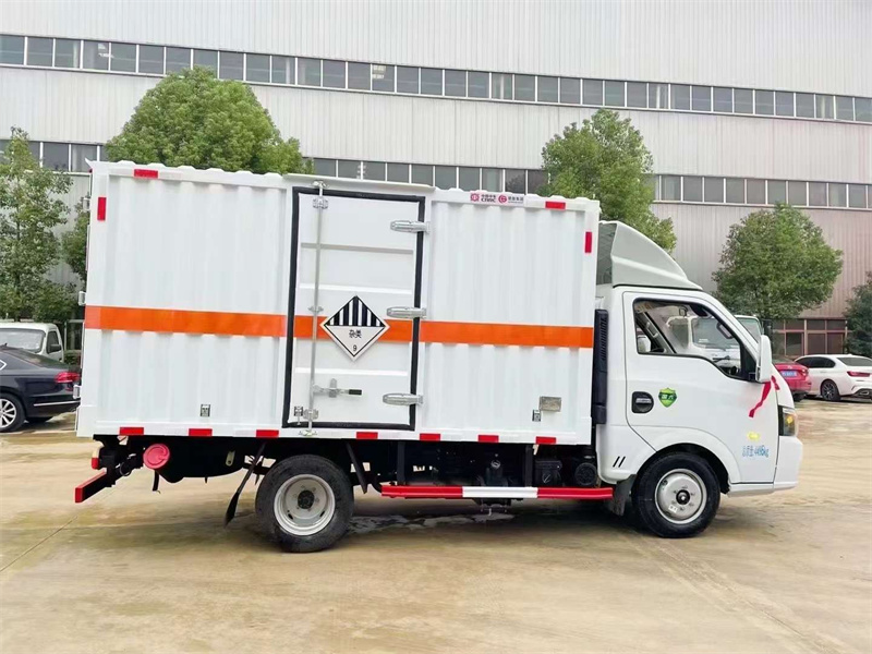 雜項危險品運輸車東風途逸