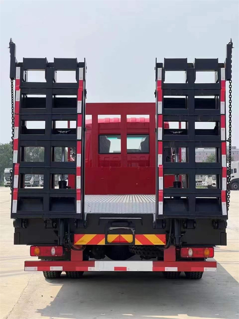 東風(fēng)專底平板運輸車270馬力