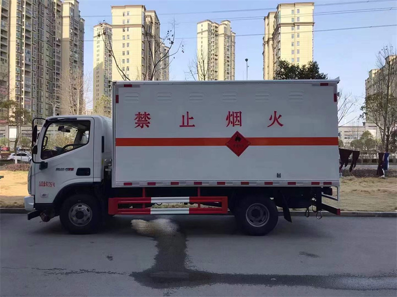 4.2米危險(xiǎn)品廂式車超低價(jià)格