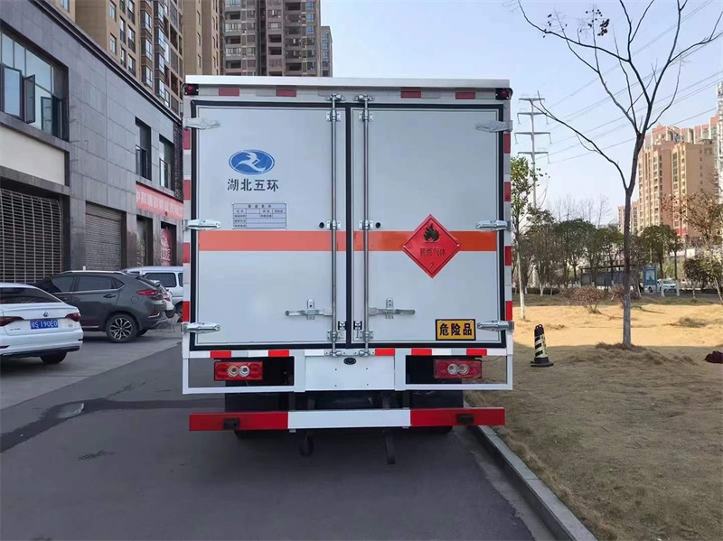 4.2米危險(xiǎn)品廂式車超低價(jià)格