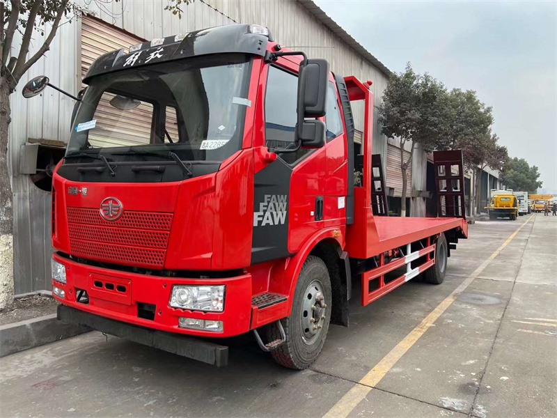 解放平板運(yùn)輸車(chē)軸距5000