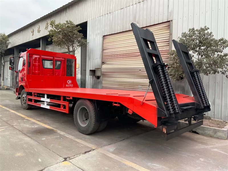 解放平板運(yùn)輸車(chē)軸距5000