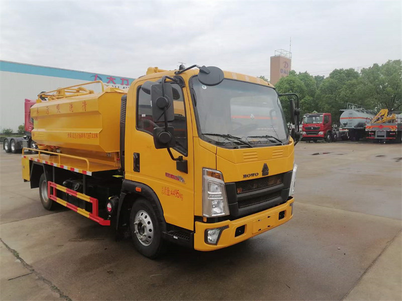 豪沃清洗吸污車160馬力藍(lán)牌價格
