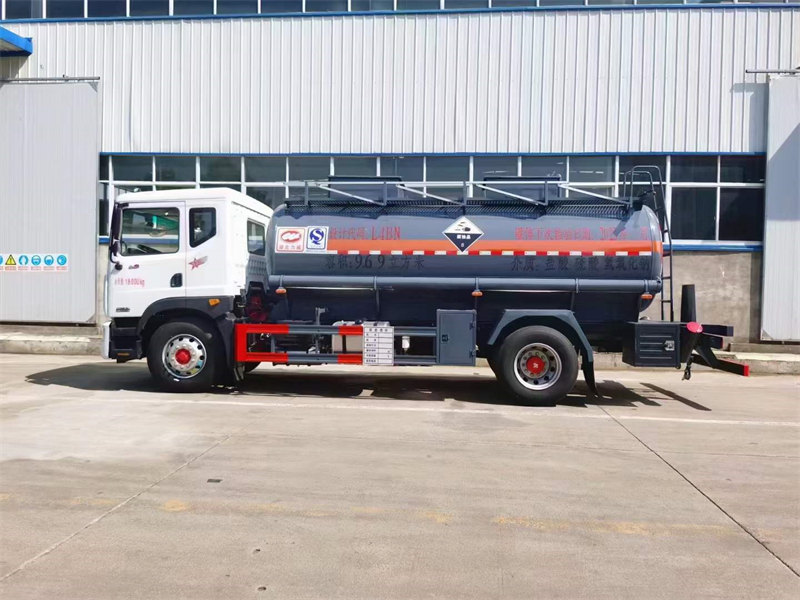 東風(fēng)?腐蝕性?物品罐式運(yùn)輸車報(bào)價(jià)