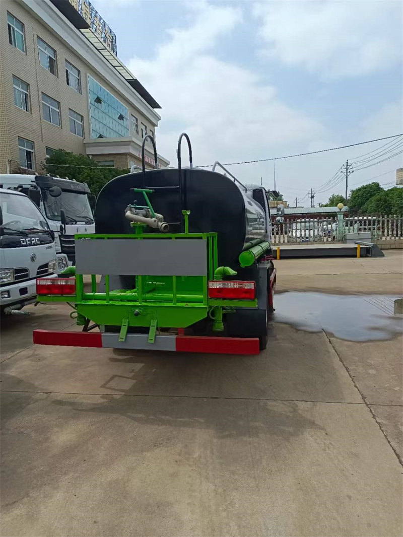 東風5方灑水車現(xiàn)車9.8萬
