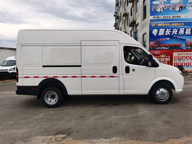 東風(fēng)面包冷藏車御風(fēng)長軸高頂新款出售