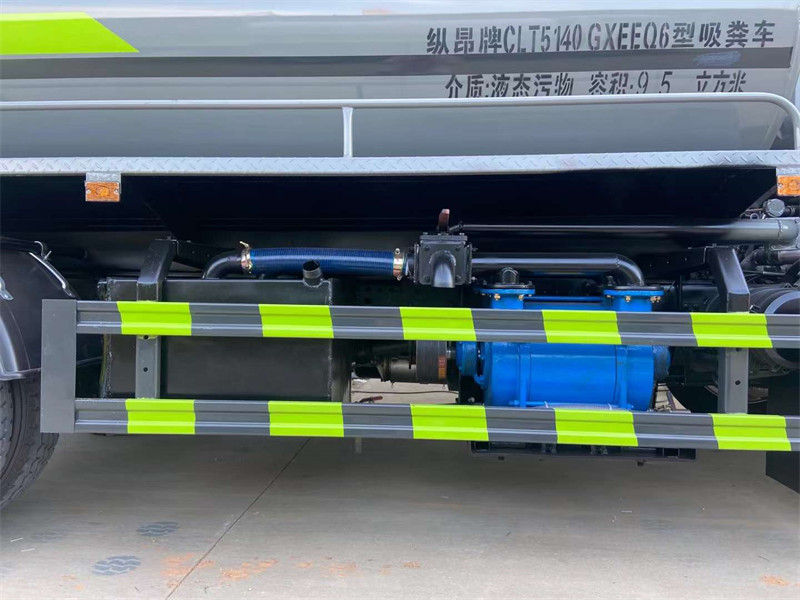 9.5方大多利卡吸糞車廠家直銷