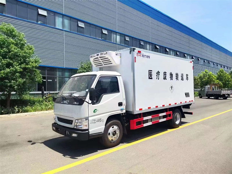 江鈴醫(yī)療廢物轉(zhuǎn)運(yùn)車發(fā)往新疆
