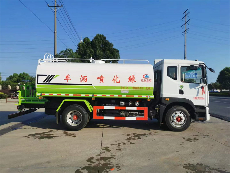 12方灑水車大量現(xiàn)車