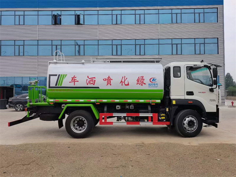 15方福田領(lǐng)航灑水車爆款出售