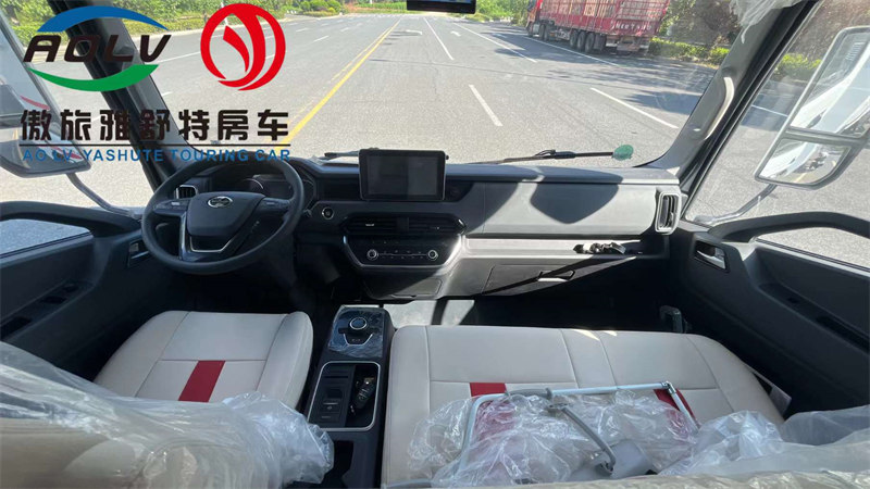 躍進(jìn)H500硬派升降頂房車傲旅雅舒特房車