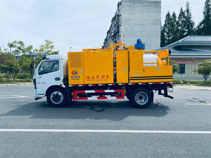 東風(fēng)道路綜合養(yǎng)護(hù)車直銷