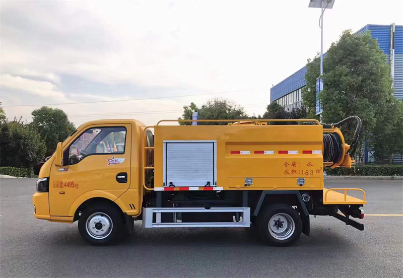 新款東風(fēng)途逸高壓清洗車現(xiàn)車