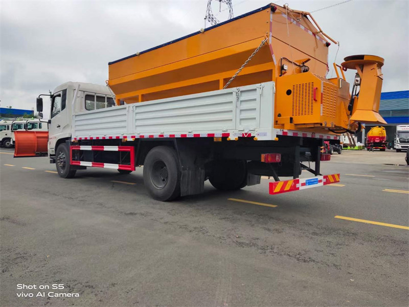 東風(fēng)天錦除雪車(chē)