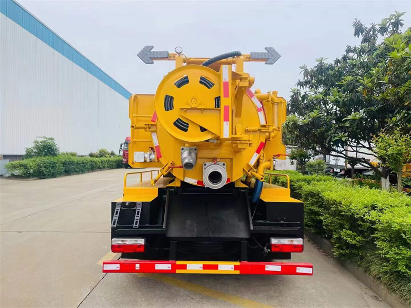 多利卡4+2清洗吸污車藍牌車型出售