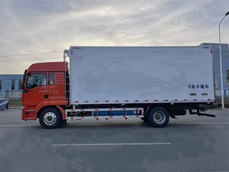汕德卡6.8米冷藏車255馬力