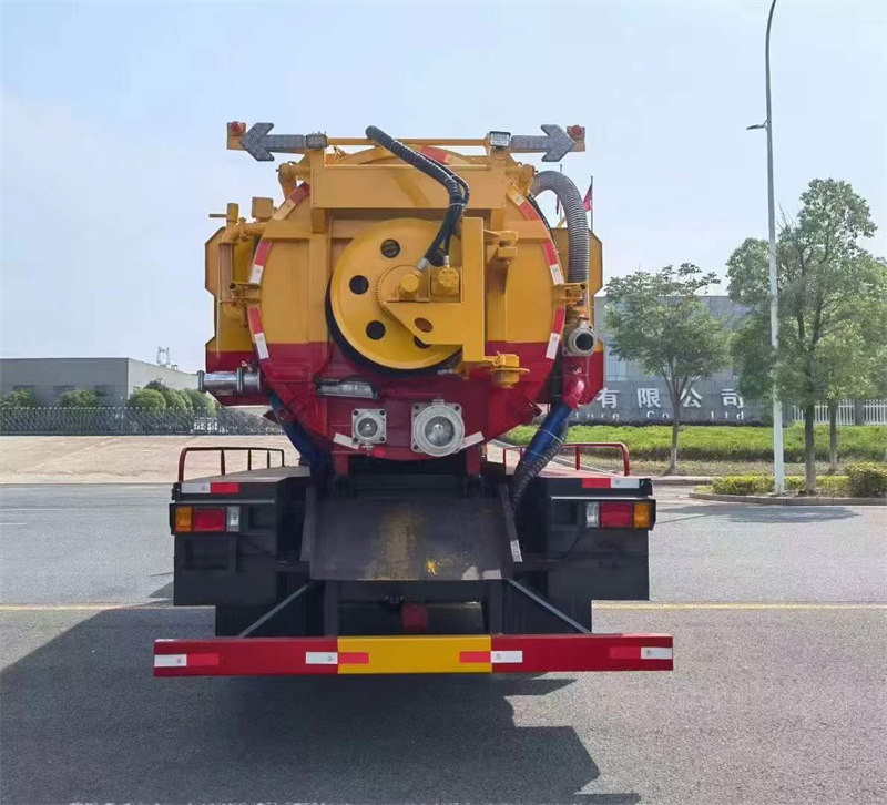 12方豪曼罐清洗吸污車(chē)190馬力