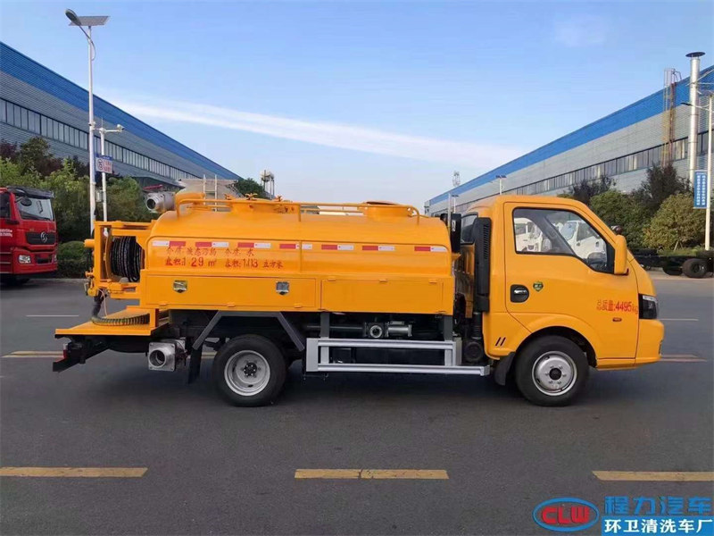 藍(lán)牌清洗吸污車現(xiàn)車出售