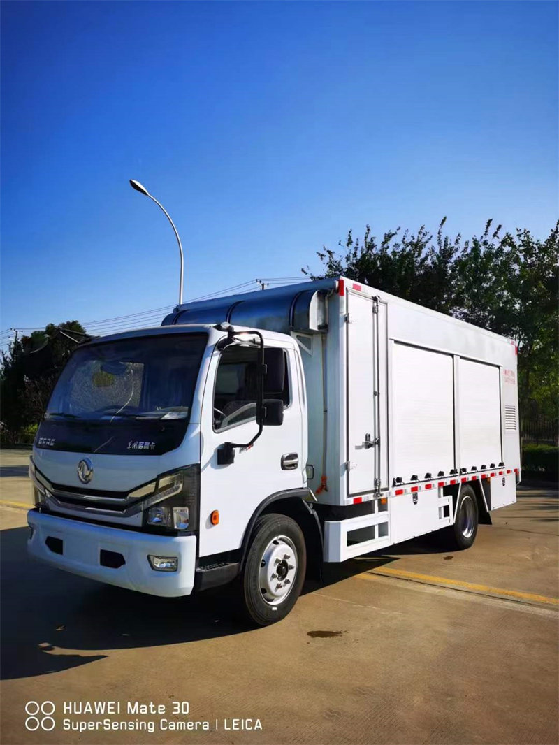 東風移動式擠奶車多少錢