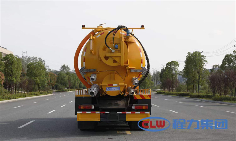 清洗吸污車廠家直供重汽豪沃后八輪