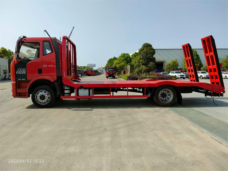 解放J6平板車(chē)下沉板15.8萬(wàn)