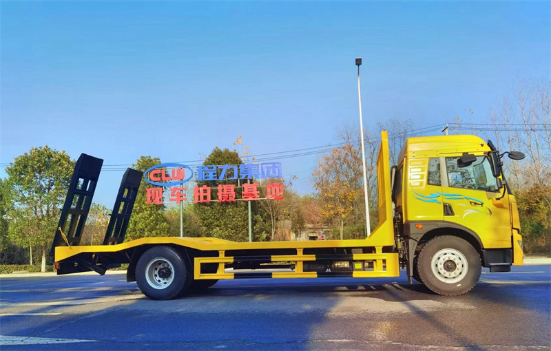 解放龍V平板運(yùn)輸車(chē)現(xiàn)車(chē)壹臺(tái)