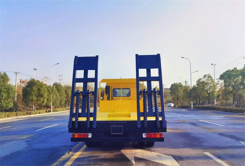 解放龍V平板運(yùn)輸車(chē)現(xiàn)車(chē)壹臺(tái)
