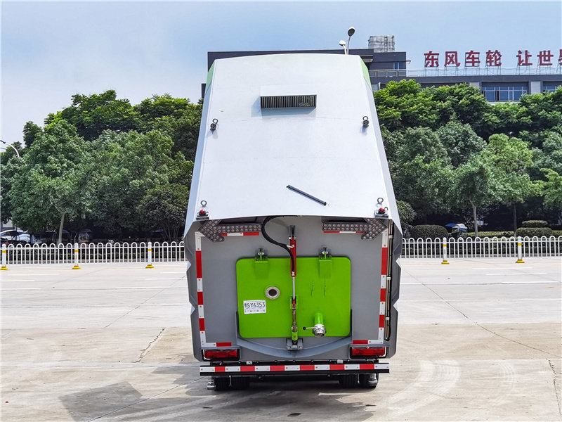 東風(fēng)多利卡5方洗掃車(3水/2.5塵)