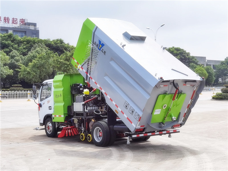 東風(fēng)多利卡5方洗掃車(3水/2.5塵)