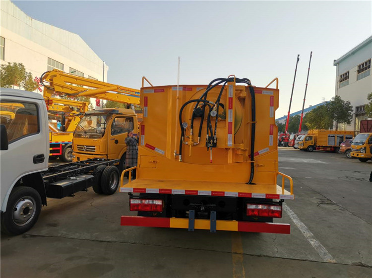 東風(fēng)新款6方方罐高壓清洗車