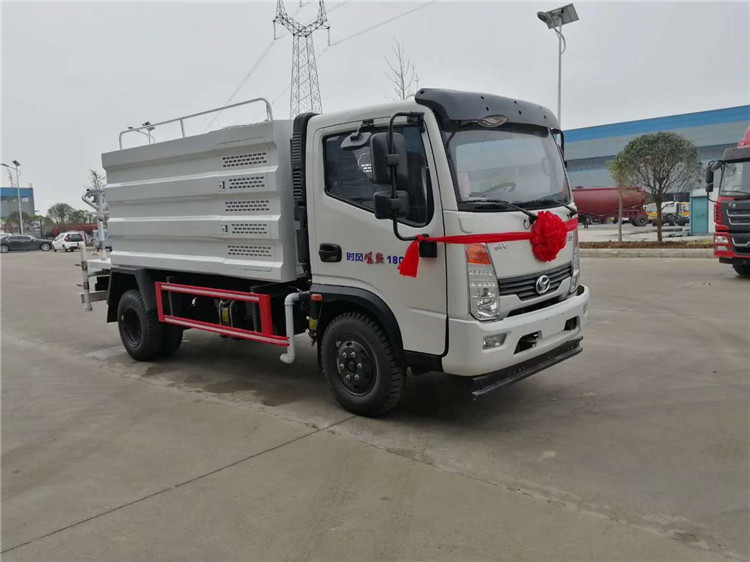 時(shí)風(fēng)藍(lán)牌5噸方罐灑水車