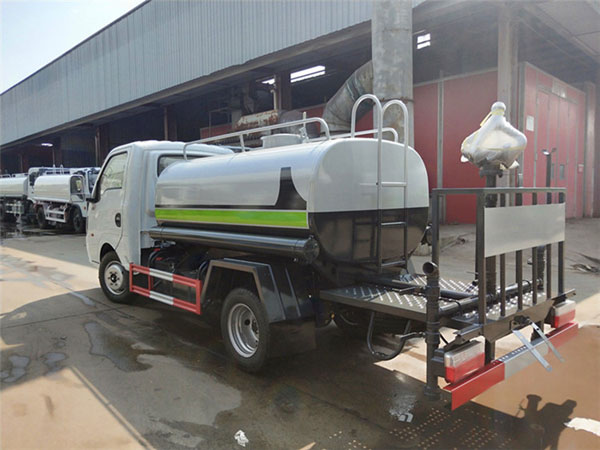 東風(fēng)途逸3噸灑水車