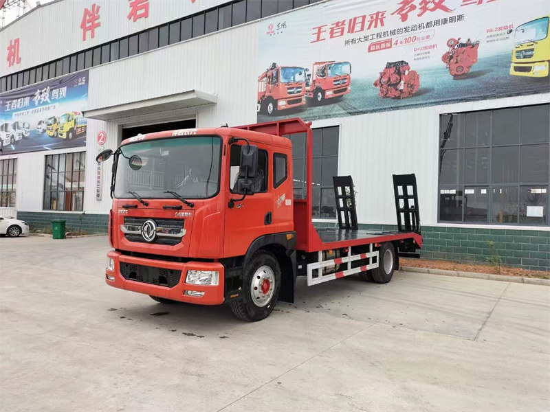 單橋平板車東風(fēng)多利卡D9發(fā)車中