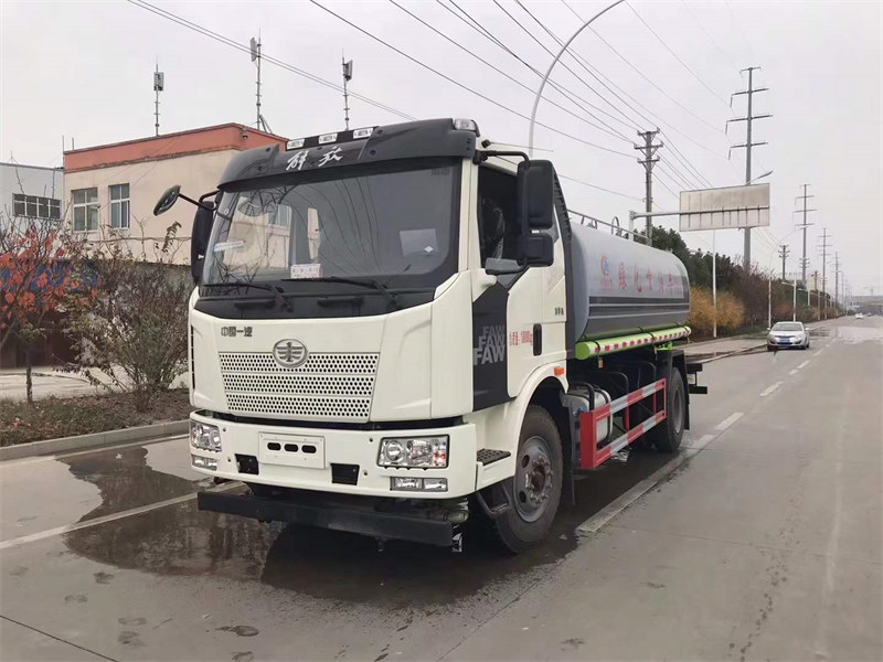 解放J6國六15方灑水車底價促銷