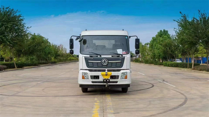 東風(fēng)天錦灑水車吸力大射程遠(yuǎn)