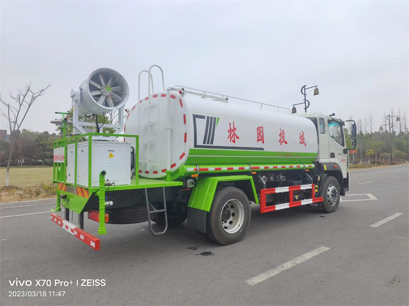 14.5方福田綠化噴灑車發(fā)車