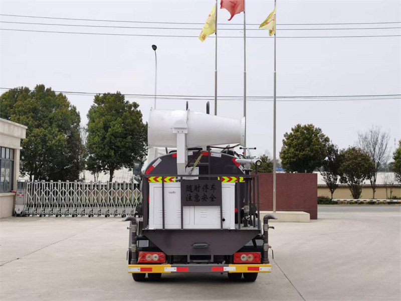 領(lǐng)航H2國六5方灑水車4月特價