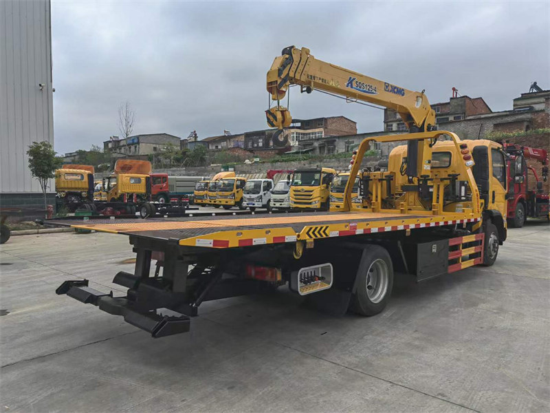 大運(yùn)清障車(chē)帶吊4500軸距報(bào)價(jià)